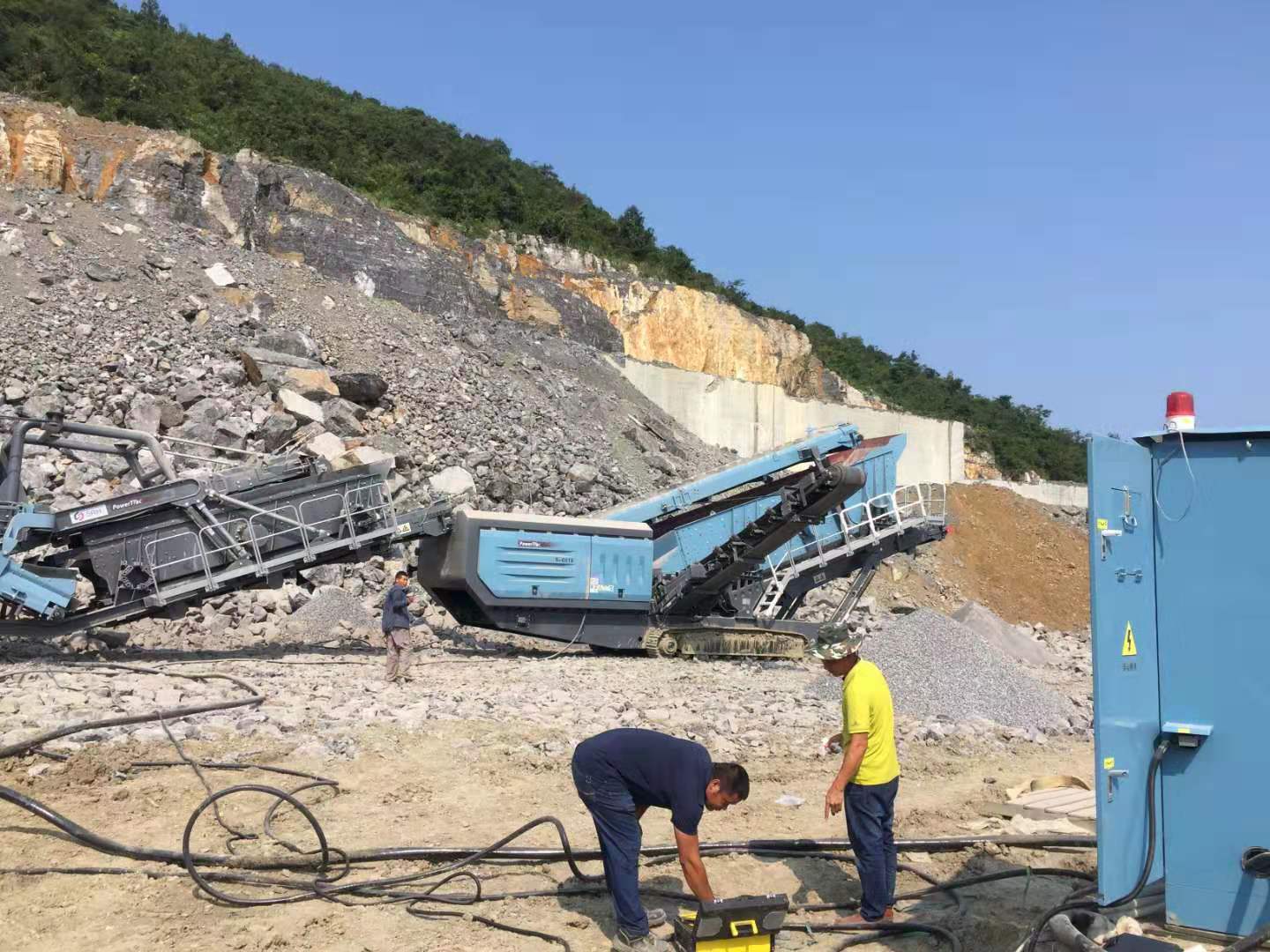 XFC550变频器在移动式破碎机上的应用(图6) XFC550变频器在移动式破碎机上的应用(图6)