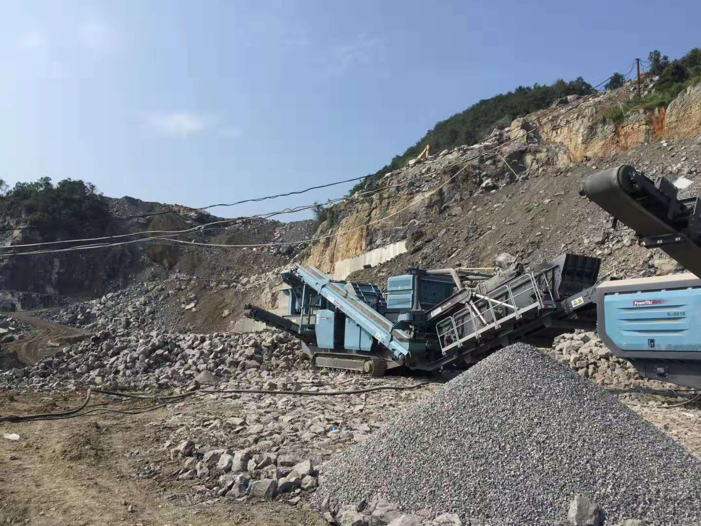 XFC550变频器在移动式破碎机上的应用(图7) XFC550变频器在移动式破碎机上的应用(图7)