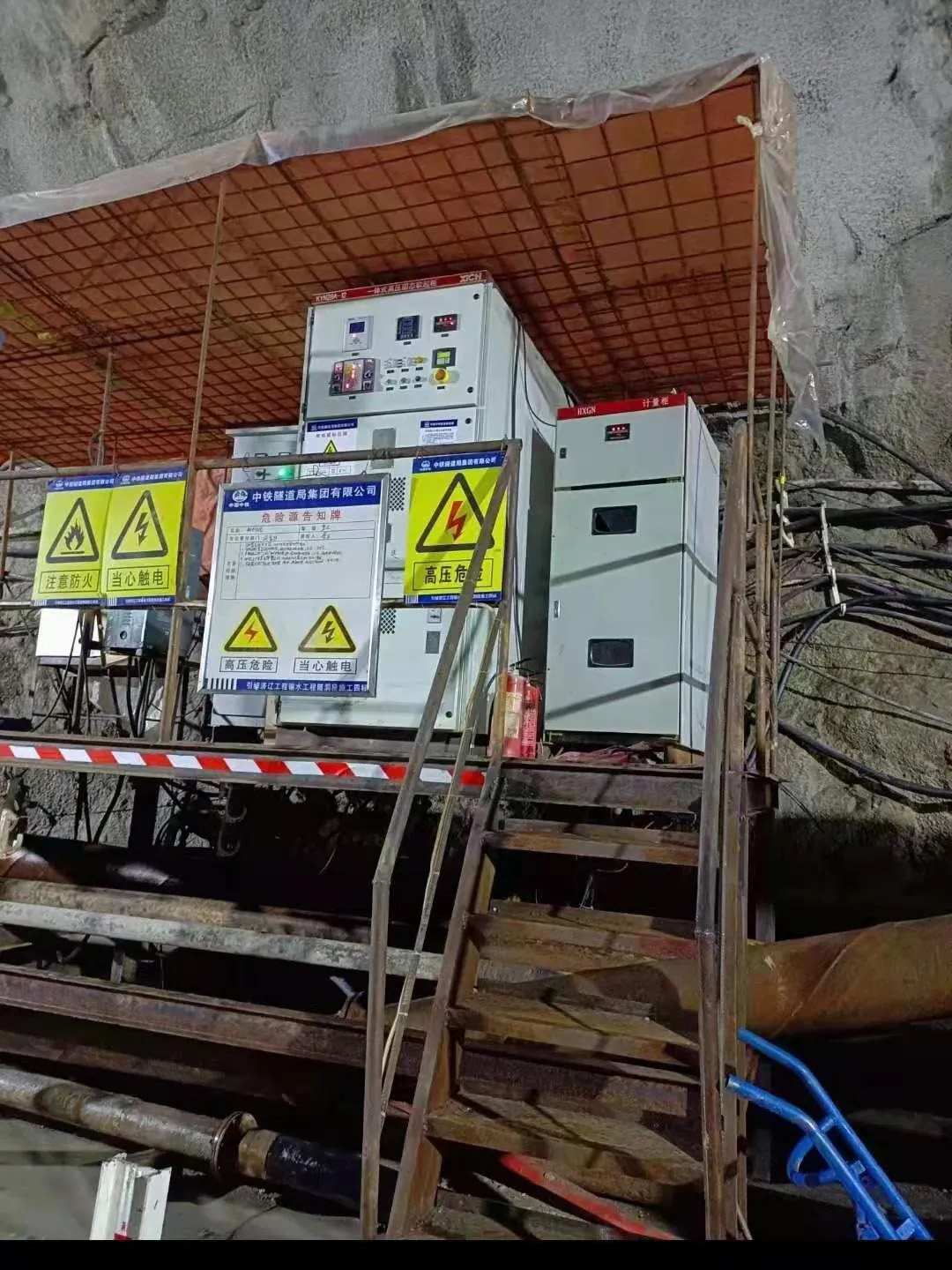 西驰高压软起动装置再度出现在重大水利工程现场(图4) 西驰高压软起动装置再度出现在重大水利工程现场(图4)