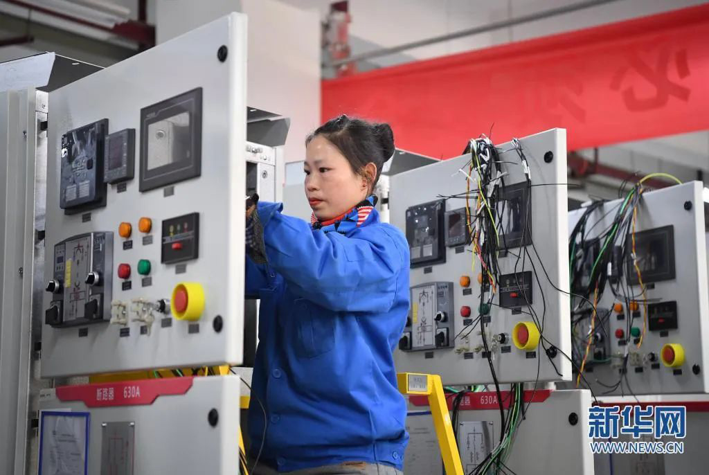 振奋!新华社、西安电视台相继关注西驰电气(图1) 振奋!新华社、西安电视台相继关注西驰电气(图1)